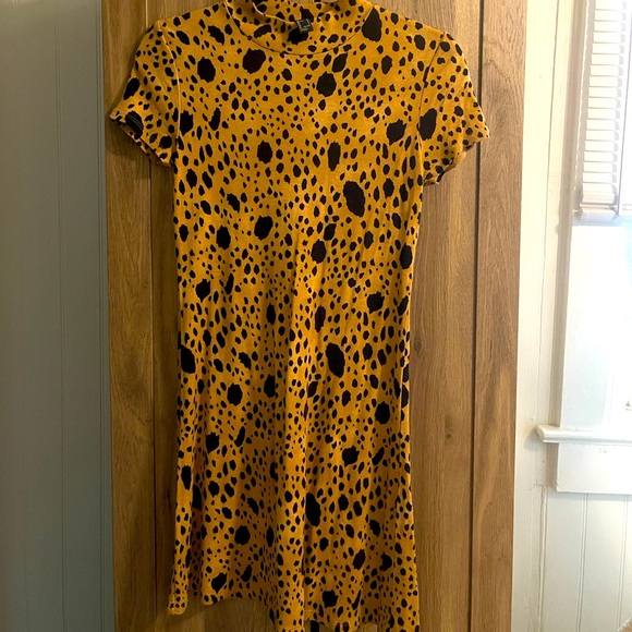 These dresses are in great condition no one even wears them one time. - Picture 1 of 4